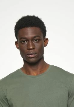 DRYKORN Prix Abordable CARLO - T-shirt basique vêtements col rond homme -DRYKORN Soldes 2022 01fafe2b3abd4795970ecb44e6d2a87e