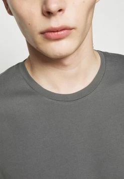 DRYKORN Prix Gelé CARLO - T-shirt basique vêtements col rond homme 20 DRYKORN Prix Gelé CARLO - T-shirt basique vêtements col rond homme -DRYKORN Soldes 2022 09131999a5184891a662561e75ebdb49