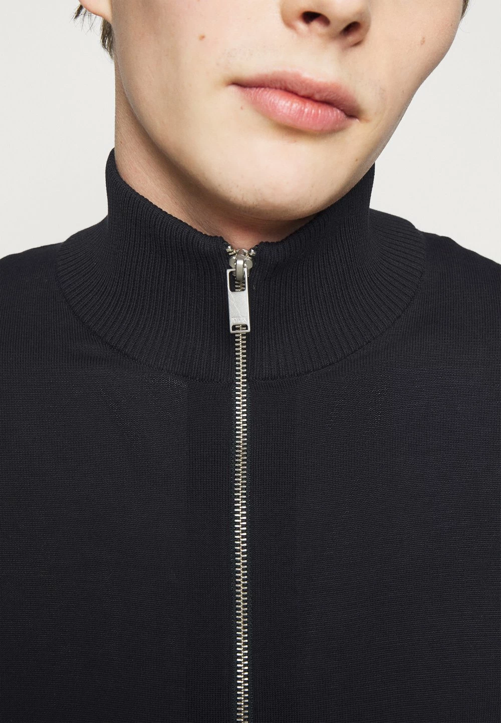 En Remise DRYKORN ANTONIO - Gilet vêtements col montant homme 8 En Remise DRYKORN ANTONIO - Gilet vêtements col montant homme – Image 6