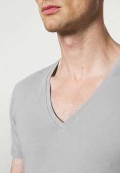 Prix d’Amis DRYKORN QUENTIN - T-shirt basique vêtements col en v profond homme -DRYKORN Soldes 2022 257e262cb67a4c0a81c62513c19eb809