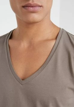 DRYKORN QUENTIN - T-shirt basique Authentique 100% vêtements col en v profond homme 31 DRYKORN QUENTIN - T-shirt basique Authentique 100% vêtements col en v profond homme -DRYKORN Soldes 2022 29579b088a8a40eca91a590e9e13bee2