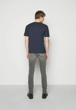 DRYKORN Remise En Ligne RANIEL - T-shirt basique vêtements col rond homme -DRYKORN Soldes 2022 2ebba4cd90df44fe80d67faaa99df59e