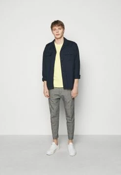 DRYKORN Faible Prix CRIM - Veste légère vêtements col revers homme 10 DRYKORN Faible Prix CRIM - Veste légère vêtements col revers homme -DRYKORN Soldes 2022 4d5441dd232143139c6eb03aca7ea483