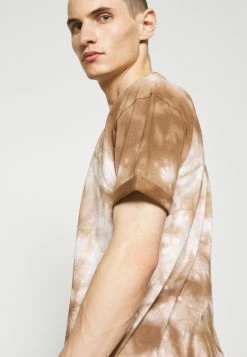 DRYKORN THILO - T-shirt imprimé 50% Off De Vente vêtements col rond homme -DRYKORN Soldes 2022 567f378e5dec4f4c9de5f2fa247d6b8e