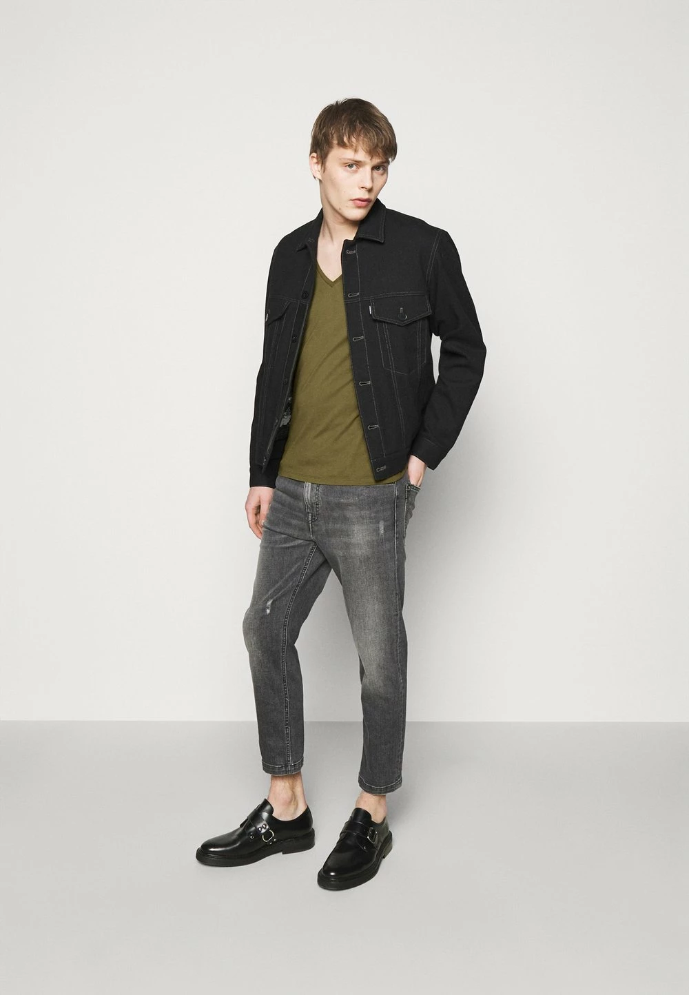 Produit de première qualité DRYKORN QUENTIN - T-shirt basique vêtements col en v profond homme 4 Produit de première qualité DRYKORN QUENTIN - T-shirt basique vêtements col en v profond homme – Image 2