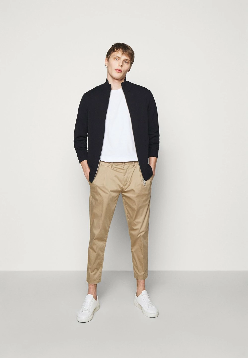 En Remise DRYKORN ANTONIO - Gilet vêtements col montant homme 4 En Remise DRYKORN ANTONIO - Gilet vêtements col montant homme – Image 2