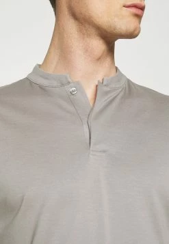 DRYKORN Faible Prix LOUIS - T-shirt basique vêtements col tunisien homme -DRYKORN Soldes 2022 67925ac8954848dab501bdd35e4f3f9c