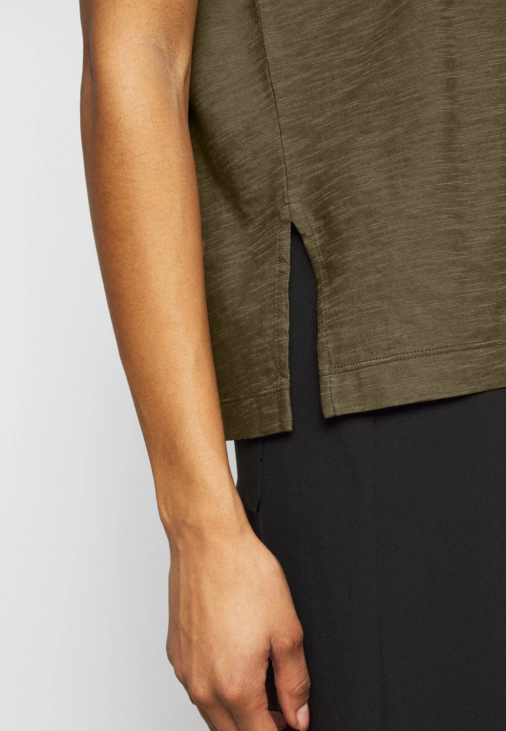 DRYKORN KIMANA - T-shirt basique Prix Distinctifs vêtements col rond femme 9 DRYKORN KIMANA - T-shirt basique Prix Distinctifs vêtements col rond femme – Image 7