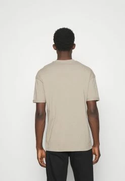 DRYKORN Prix Affortable THILO - T-shirt basique vêtements col rond homme 9 DRYKORN Prix Affortable THILO - T-shirt basique vêtements col rond homme -DRYKORN Soldes 2022 72fe8c19910d4710ad26f2ba3c92b2af