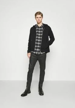 DRYKORN Prix Jamais Vus PAYN - Sweat à capuche zippé vêtements homme 9 DRYKORN Prix Jamais Vus PAYN - Sweat à capuche zippé vêtements homme -DRYKORN Soldes 2022 8854e30c4a204c4f88da20ab69238b33