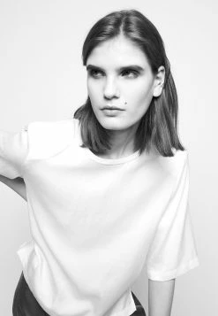 DRYKORN Petit Prix JUDIKA - Blouse vêtements col rond femme 16 DRYKORN Petit Prix JUDIKA - Blouse vêtements col rond femme -DRYKORN Soldes 2022 8ebbdc442e7d46b78e69615d3ceda3c2