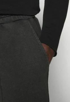 DRYKORN BREAK - Short Prix Malin vêtements normale homme -DRYKORN Soldes 2022 9d0187dae1864500ba7177fc66175014