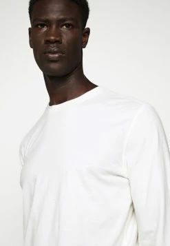 DRYKORN LENNY - T-shirt à manches longues Rabais vêtements col rond homme 16 DRYKORN LENNY - T-shirt à manches longues Rabais vêtements col rond homme -DRYKORN Soldes 2022 9f01c082a435490d980296be9f993ae4