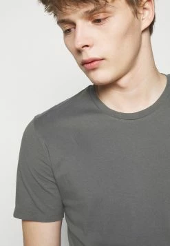 DRYKORN Prix Gelé CARLO - T-shirt basique vêtements col rond homme 17 DRYKORN Prix Gelé CARLO - T-shirt basique vêtements col rond homme -DRYKORN Soldes 2022 9fe05abc3e4a409d914f7756f77892a5