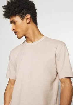 Plus Bas Prix De Vente DRYKORN RANIEL - T-shirt basique vêtements col rond homme 16 Plus Bas Prix De Vente DRYKORN RANIEL - T-shirt basique vêtements col rond homme -DRYKORN Soldes 2022 a8f06b23e56c4b9ab1c748cb639c98f2