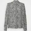 DRYKORN Prix d’Amis TABIA - Chemisier vêtements col chemise femme