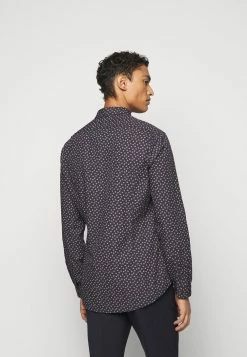 DRYKORN RUBEN - Chemise Prix De Lancement vêtements col kent homme 10 DRYKORN RUBEN - Chemise Prix De Lancement vêtements col kent homme -DRYKORN Soldes 2022 b3304995d71344e484ddc8498ac07d33