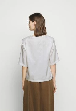 DRYKORN Petit Prix JUDIKA - Blouse vêtements col rond femme 14 DRYKORN Petit Prix JUDIKA - Blouse vêtements col rond femme -DRYKORN Soldes 2022 ca2c9c9ab418486b98d95e00c9b06514