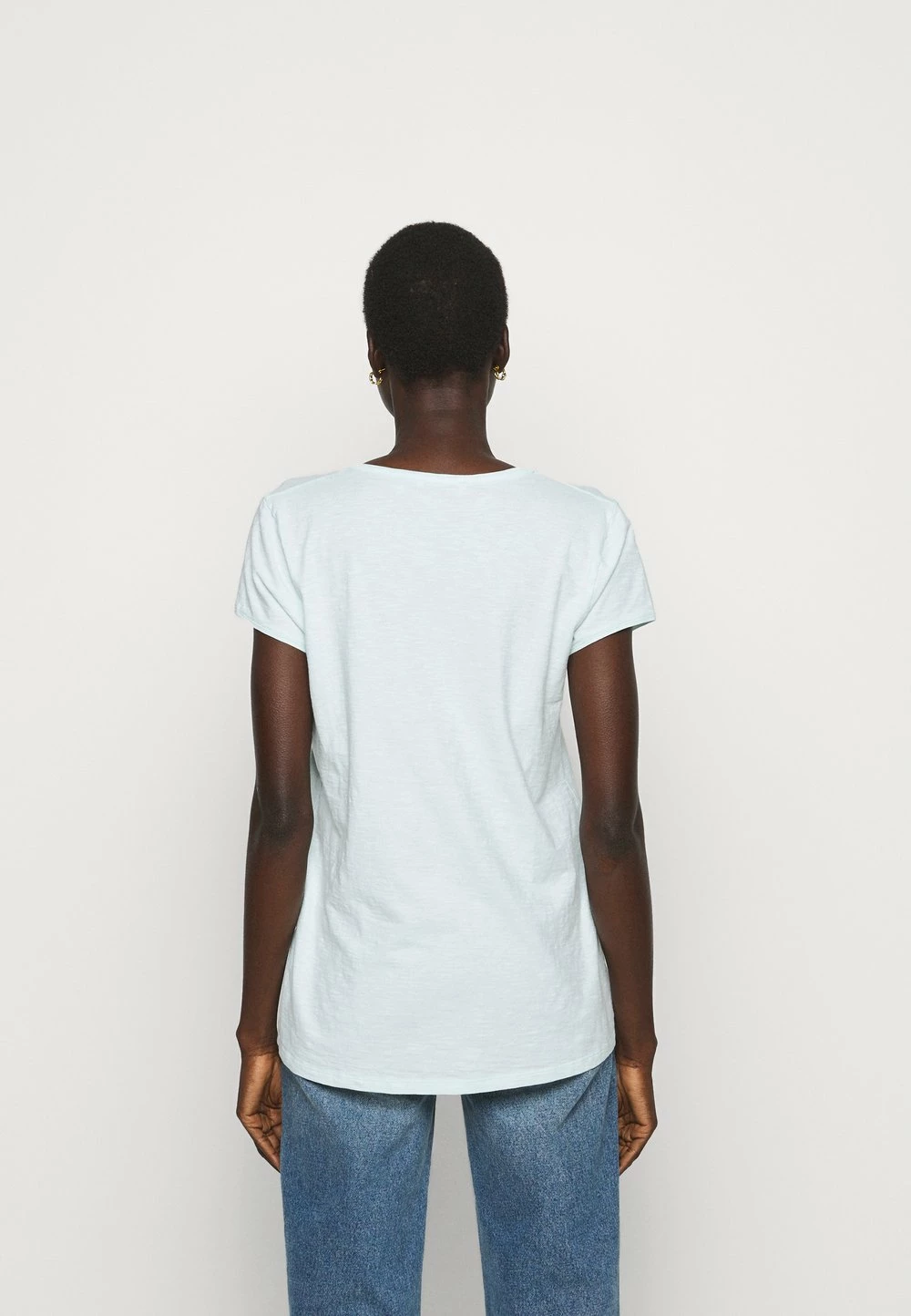 DRYKORN AVIVI - T-shirt basique Prix Aimable vêtements encolure large ronde femme 5 DRYKORN AVIVI - T-shirt basique Prix Aimable vêtements encolure large ronde femme – Image 3