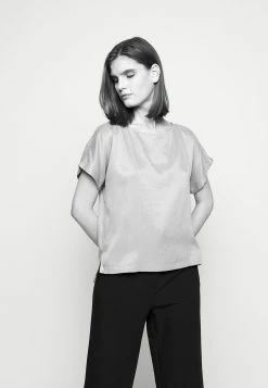 DRYKORN Assurance De l’Authenticité SOMIA - T-shirt basique vêtements col rond femme 24 DRYKORN Assurance De l’Authenticité SOMIA - T-shirt basique vêtements col rond femme -DRYKORN Soldes 2022 d5fabb6d93ec403ab256d6f5ff7d030d