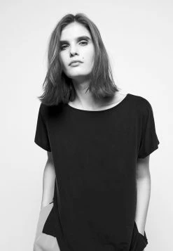 DRYKORN Petit Prix KIMANA - T-shirt basique vêtements col bateau femme 17 DRYKORN Petit Prix KIMANA - T-shirt basique vêtements col bateau femme -DRYKORN Soldes 2022 deaa19a463c44a8db001907ff4d5d262