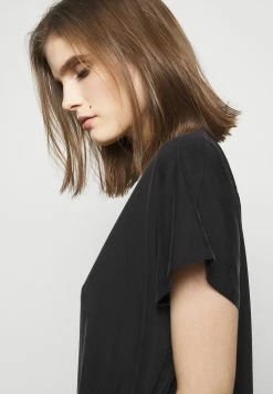 DRYKORN Petit Prix KIMANA - T-shirt basique vêtements col bateau femme 16 DRYKORN Petit Prix KIMANA - T-shirt basique vêtements col bateau femme -DRYKORN Soldes 2022 ec7584bcbafc4fc1a2846b1845dc8382