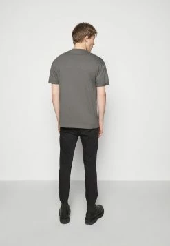 DRYKORN Prix Refroidis THILO - T-shirt basique vêtements col rond homme -DRYKORN Soldes 2022 ef03f9d4d6a14ceeb99d229974ec9914