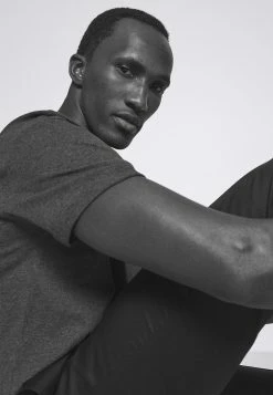 DRYKORN THILO - T-shirt basique Bon Rapport Coût-Efficacité vêtements col rond homme -DRYKORN Soldes 2022 f6e78726b9fe402cb48829dc6b8c6122