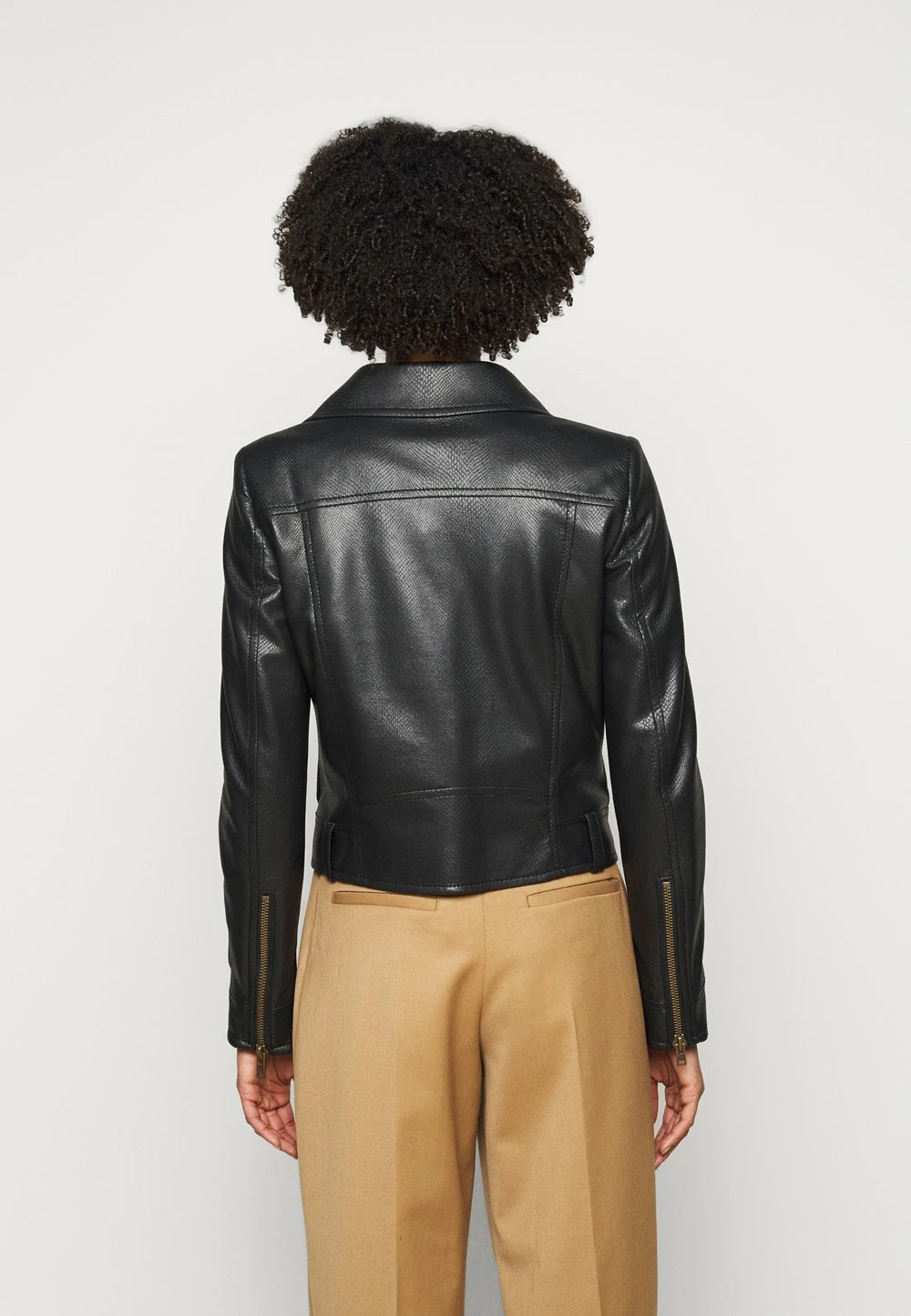 DRYKORN PAISLY - Veste en similicuir Qualité Fiable vêtements col revers femme 5 DRYKORN PAISLY - Veste en similicuir Qualité Fiable vêtements col revers femme – Image 3